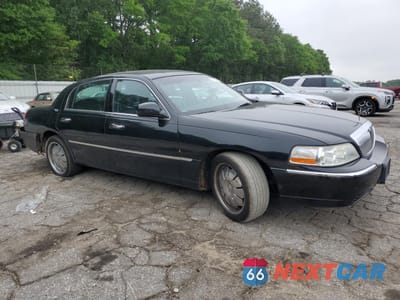 Czwarte zdjęcie samochodu z boku: 2010 LINCOLN TOWN CAR SIGNATURE LIMITED VIN:2LNBL8CV5AX751115 - miniatura