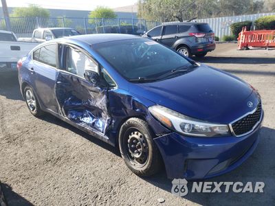 Czwarte zdjęcie samochodu z boku: 2018 KIA FORTE LX VIN:3KPFK4A7XJE192754 - miniatura