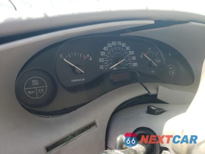 Zdjęcie 9 z 13 samochodu: 2001 BUICK CENTURY CUSTOM VIN:2G4WS52JX11101829 - miniatura