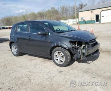 Czwarte zdjęcie samochodu z boku: 2014 CHEVROLET SONIC LT VIN:1G1JC6SH8E4190740 - miniatura