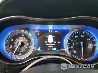 Zdjęcie 9 z 14 samochodu: 2018 CHRYSLER 300 TOURING VIN:2C3CCAAG4JH320302 - miniatura