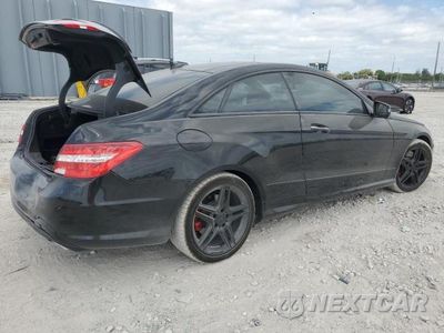 Trzecie zdjęcie samochodu z tyłu: 2011 MERCEDES-BENZ E 550 VIN:WDDKJ7CB1BF076201 - miniatura