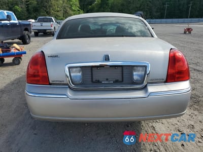 Zdjęcie 6 z 12 samochodu: 2008 LINCOLN TOWN CAR SIGNATURE LIMITED VIN:2LNHM82V18X640922 - miniatura