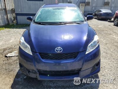 Piąte zdjęcie samochodu w środku: 2010 TOYOTA COROLLA MATRIX VIN:2T1KU4EE5AC351597 - miniatura