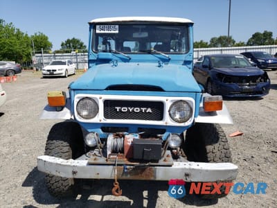 Piąte zdjęcie samochodu w środku: 1982 TOYOTA LAND CRUISER FJ40 VIN:JT3FJ40CXC3352518 - miniatura