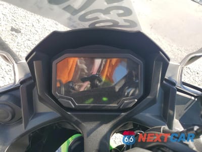 Zdjęcie 7 z 9 samochodu: 2023 KAWASAKI EX650 P VIN:ML5EXEP18PDA96439 - miniatura