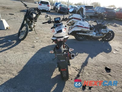 Czwarte zdjęcie samochodu z boku: 2020 KTM 390 DUKE VIN:MD2JPJ403LC268974 - miniatura