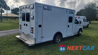 Czwarte zdjęcie samochodu z boku: 2017 FORD ECONOLINE VIN:1FDWE3FS6HDC35976 - miniatura
