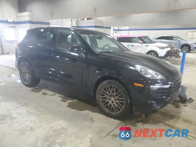 Czwarte zdjęcie samochodu z boku: 2017 PORSCHE CAYENNE VIN:WP1AA2A27HKA86824 - miniatura