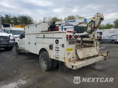 Trzecie zdjęcie samochodu z tyłu: 1999 FORD F450 SUPER DUTY SERVICE TRUCK VIN:1FDXF46F8XEC16848 - miniatura