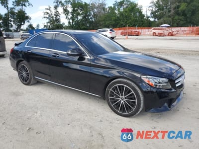 Czwarte zdjęcie samochodu z boku: 2021 MERCEDES-BENZ C 300 VIN:W1KWF8DB0MR651185 - miniatura
