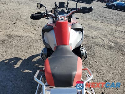 Zdjęcie 6 z 10 samochodu: 2017 BMW R1200 GS ADVENTURE VIN:WB10A1208HZ897637 - miniatura