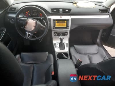 Zdjęcie 8 z 14 samochodu: 2010 VOLKSWAGEN PASSAT KOMFORT VIN:WVWJK7AN4AE121801 - miniatura