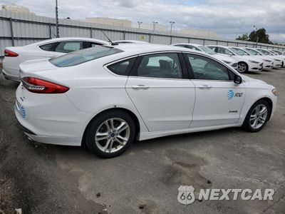 Trzecie zdjęcie samochodu z tyłu: 2018 FORD FUSION SE HYBRID VIN:3FA6P0LU1JR118876 - miniatura