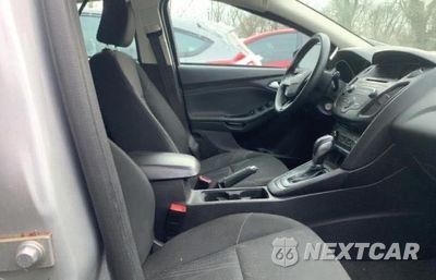 Piąte zdjęcie samochodu w środku: 2015 FORD FOCUS SE VIN:1FADP3F26FL317477 - miniatura