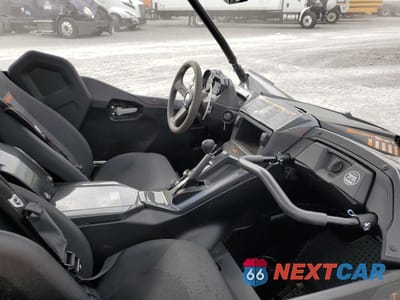 Piąte zdjęcie samochodu w środku: 2022 YAMAHA YXZ1000 VIN:5Y4AN29Y6NA104060 - miniatura