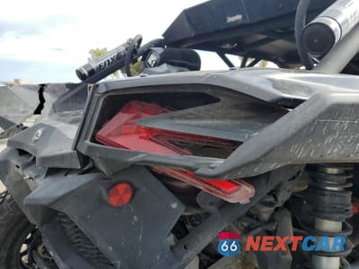 Zdjęcie 9 z 11 samochodu: 2017 CAN-AM MAVERICK X3 MAX X RS TURBO R VIN:3JBVNAW2XHK000617 - miniatura