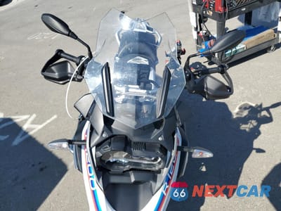 Piąte zdjęcie samochodu w środku: 2017 BMW R1200 GS VIN:WB10A6100HZ654824 - miniatura