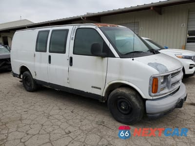 Czwarte zdjęcie samochodu z boku: 2002 CHEVROLET EXPRESS G1500 VIN:1GCEG15WX21194148 - miniatura