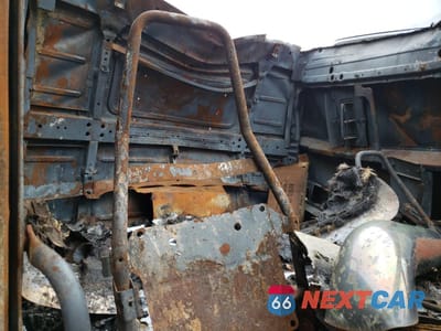 Zdjęcie 6 z 10 samochodu: 2010 VOLVO VNL SEMI TRUCK VIN:4V4NC9EJ3AN271680 - miniatura