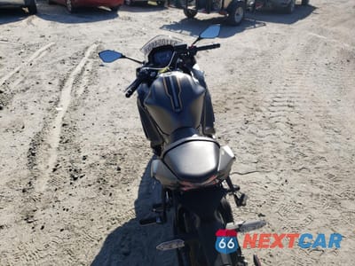 Zdjęcie 6 z 10 samochodu: 2023 KAWASAKI EX650 R VIN:ML5EXER17PDA89950 - miniatura