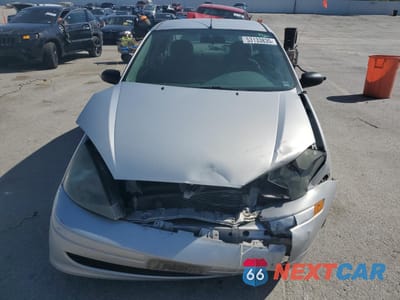 Piąte zdjęcie samochodu w środku: 2003 FORD FOCUS LX VIN:1FAFP33P23W311601 - miniatura