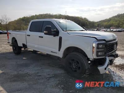 Czwarte zdjęcie samochodu z boku: 2024 FORD F350 SUPER DUTY VIN:1FT8W3BT2REF98294 - miniatura