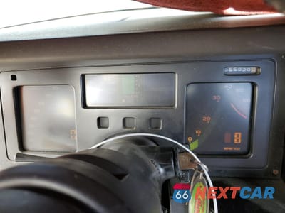 Zdjęcie 9 z 12 samochodu: 1984 CHEVROLET CORVETTE VIN:1G1AY0784E5104535 - miniatura