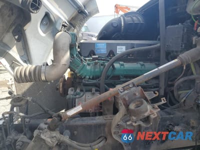 Zdjęcie 7 z 10 samochodu: 2014 VOLVO VNL SEMI TRUCK VIN:4V4NC9EH2EN167569 - miniatura