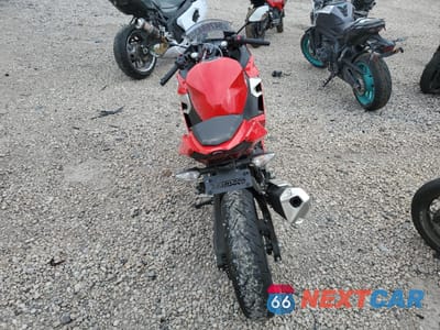 Czwarte zdjęcie samochodu z boku: 2021 KAWASAKI EX400 VIN:JKAEXKG19MDAD3372 - miniatura