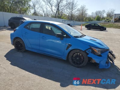 Czwarte zdjęcie samochodu z boku: 2024 TOYOTA GR COROLLA CORE VIN:JTNABAAE0RA010318 - miniatura
