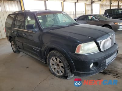 Czwarte zdjęcie samochodu z boku: 2004 LINCOLN NAVIGATOR VIN:5LMFU28R84LJ21921 - miniatura