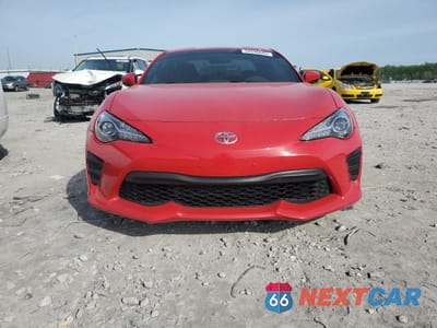 Piąte zdjęcie samochodu w środku: 2017 TOYOTA 86 BASE VIN:JF1ZNAA12H9701142 - miniatura