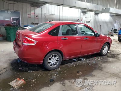 Trzecie zdjęcie samochodu z tyłu: 2010 FORD FOCUS SE VIN:1FAHP3FN0AW155882 - miniatura