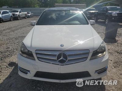 Piąte zdjęcie samochodu w środku: 2013 MERCEDES-BENZ C 250 VIN:WDDGF4HB5DA835897 - miniatura