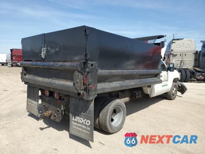 Trzecie zdjęcie samochodu z tyłu: 2007 CHEVROLET SILVERADO K3500 VIN:1GBJK34K37E560527 - miniatura