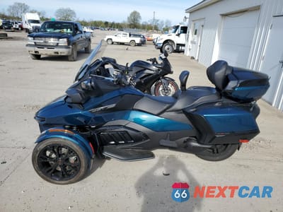 Trzecie zdjęcie samochodu z tyłu: 2021 CAN-AM SPYDER ROADSTER RT VIN:2BXNBDD48MV000433 - miniatura