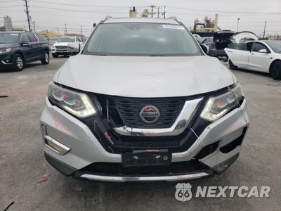 Piąte zdjęcie samochodu w środku: 2018 NISSAN ROGUE S VIN:JN8AT2MT6JW460410 - miniatura