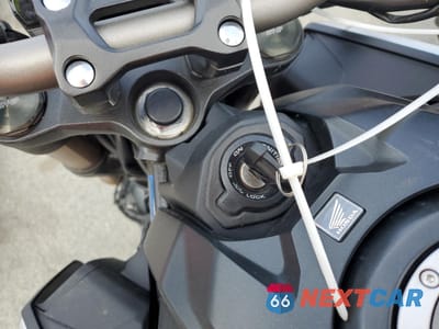 Zdjęcie 8 z 10 samochodu: 2021 HONDA CB650 RA VIN:MLHRH0250M5200245 - miniatura