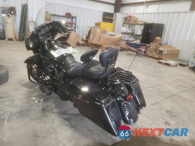 Trzecie zdjęcie samochodu z tyłu: 2018 HARLEY-DAVIDSON FLHXS STREET GLIDE SPECIAL VIN:1HD1KRC13JB681136 - miniatura
