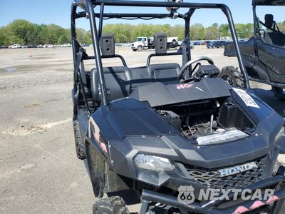 Zdjęcie 9 z 11 samochodu: 2024 HONDA SXS700 M2 VIN:1HFVE0292R4900333 - miniatura