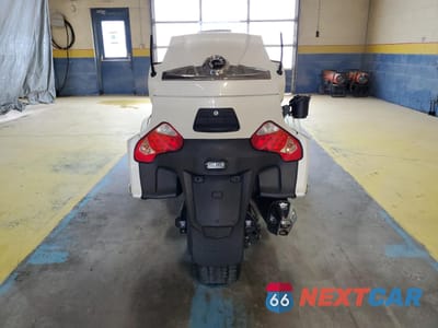 Czwarte zdjęcie samochodu z boku: 2014 CAN-AM SPYDER ROADSTER RT VIN:2BXNBDD12EV008700 - miniatura