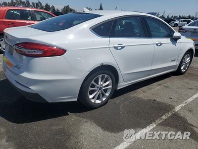 Trzecie zdjęcie samochodu z tyłu: 2019 FORD FUSION SE VIN:3FA6P0LU1KR263983 - miniatura