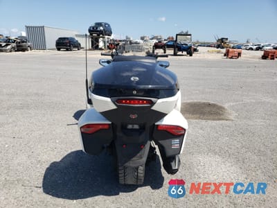 Czwarte zdjęcie samochodu z boku: 2016 CAN-AM SPYDER ROADSTER F3-T VIN:2BXREDD25GV002068 - miniatura