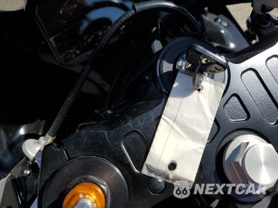 Zdjęcie 8 z 10 samochodu: 2022 YAMAHA YZFR7 VIN:JYARM38E1NA002401 - miniatura