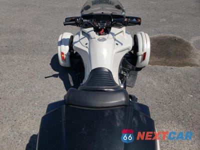 Zdjęcie 6 z 10 samochodu: 2016 CAN-AM SPYDER ROADSTER F3-T VIN:2BXREDD25GV002068 - miniatura
