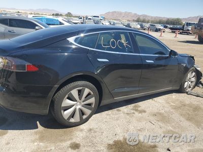 Trzecie zdjęcie samochodu z tyłu: 2013 TESLA MODEL S VIN:5YJSA1DN5DFP07944 - miniatura