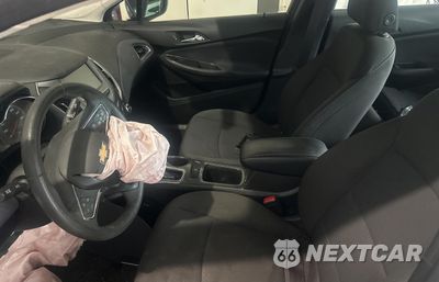 Piąte zdjęcie samochodu w środku: 2017 CHEVROLET CRUZE LT VIN:1G1BE5SM3H7267930 - miniatura