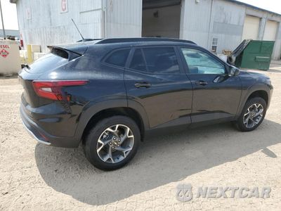 Trzecie zdjęcie samochodu z tyłu: 2025 CHEVROLET TRAX 1LT VIN:KL77LHEPXSC176160 - miniatura