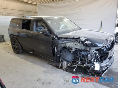 Czwarte zdjęcie samochodu z boku: 2025 RIVIAN R1S ADVENTURE VIN:7PDSGBBA8SN069040 - miniatura